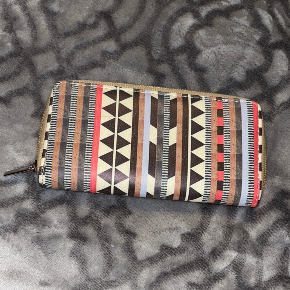 Geometric Patterned Women's Wallet - image 1